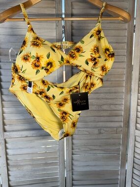 NWT Nip Tuck Swim Molly Sunflower Bikini Set Yellow Size 10